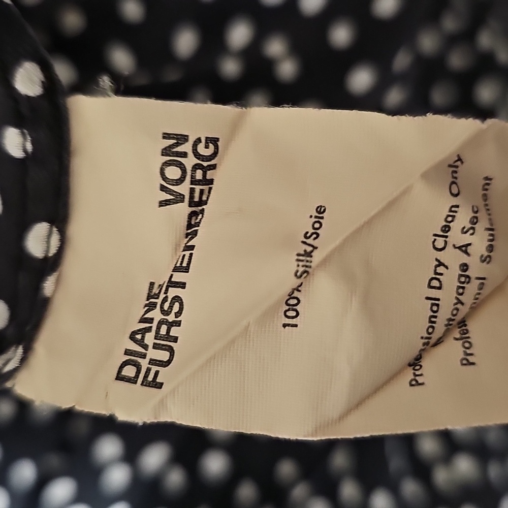 Diane von Furstenberg 100% Silk, long sleeve,  polka dot print, black, short - Picture 8 of 8